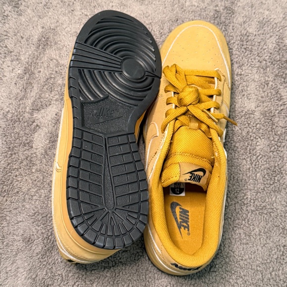 Nike dunk retro
 *wheat gum
brand new
NWOT - Picture 4 of 13